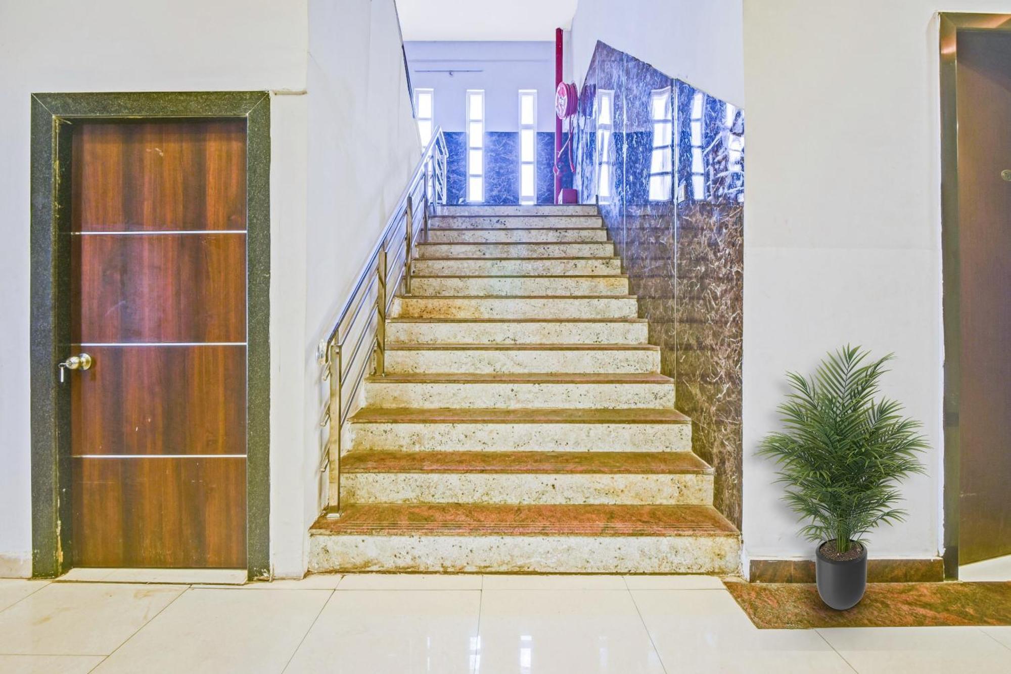 Collection O Oth Sri7 Inn Anantapur Exterior foto